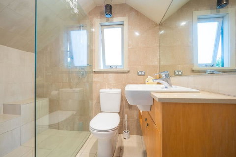 Quiet Private Studio In Strathfield With Kitchenette And Private Bathroom 3min To Station Sleeps 6 - Lightning Ridge Tourism 2