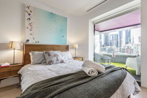 QV2 APARTMENT ON SWANSTON ST - Lightning Ridge Tourism 0