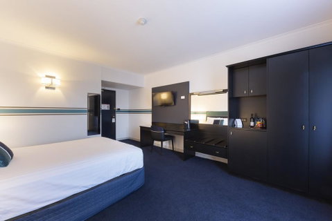 Ramada Diplomat Canberra - Lightning Ridge Tourism 2