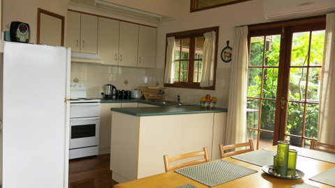 Ravensbourne Escape - Cedar Lodge - Lightning Ridge Tourism 1