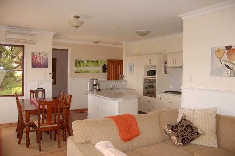 Ravensbourne Escape- Quingilli - Lightning Ridge Tourism 2