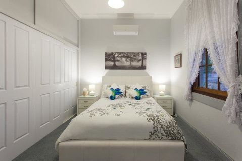 Rawson's Retreat - Five Bedroom Home - Walk CBD - Includes Breakfast - Lightning Ridge Tourism 1