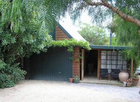 Red Brier Cottage Accommodation - Lightning Ridge Tourism 0