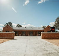Red Waratah Accommodation - Lightning Ridge Tourism