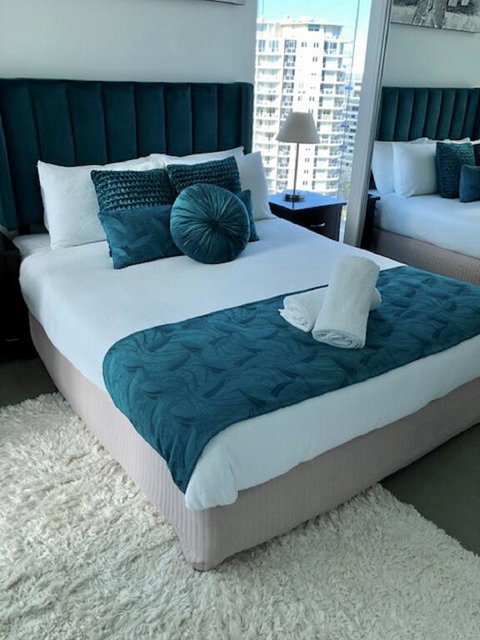 Reflections Towers - Lightning Ridge Tourism 3