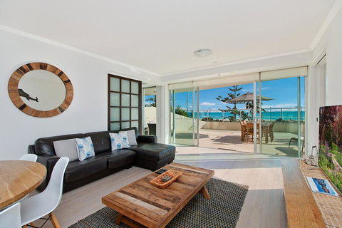 Reflections Towers - Lightning Ridge Tourism 2