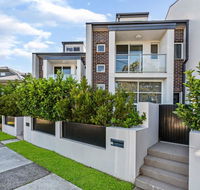 Relax in a Spacious  Modern Townhouse in Asquith - Lightning Ridge Tourism