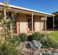 Relax on Ryan  Robe - Lightning Ridge Tourism