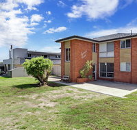 Resthaven only meters to Sunset Beach - Lightning Ridge Tourism