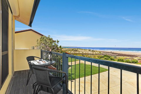 Right On The Beach @ Moana - Lightning Ridge Tourism 2