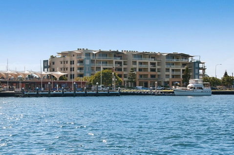 Riverside Holiday Apartments - Lightning Ridge Tourism 0