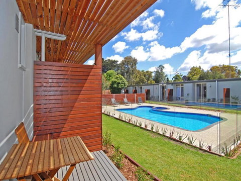 Riverside Ocean Grove - Lightning Ridge Tourism 0