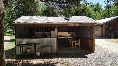 Riverview Caravan Park - Lightning Ridge Tourism 1