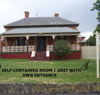 RJ's Bed  Breakfast - Lightning Ridge Tourism