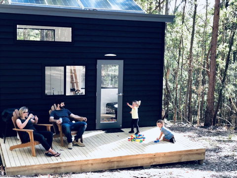 Robinson Crusoe Tiny House - Lightning Ridge Tourism 0