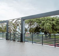 Rockingham Beachfront Apartment - Lightning Ridge Tourism