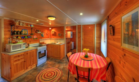 Rosebank Cottage Collection - Lightning Ridge Tourism 0