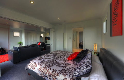 Rosebank Cottage Collection - Lightning Ridge Tourism 1