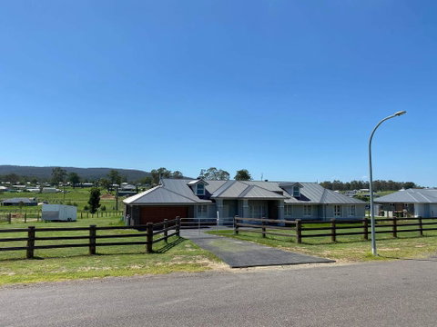 Rosehill Vines - Lightning Ridge Tourism 2