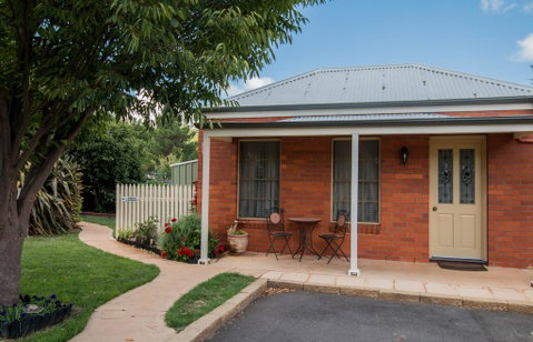 Ross Motel - Lightning Ridge Tourism 0