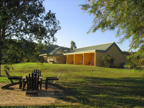 Rothbury Escape - Lightning Ridge Tourism 1