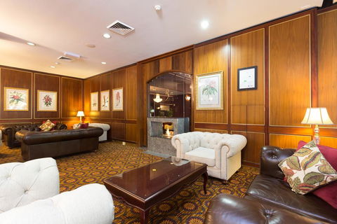 Royal On The Park - Lightning Ridge Tourism 2