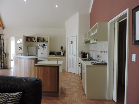 Rural Hideaway - Yallingup - Lightning Ridge Tourism 2