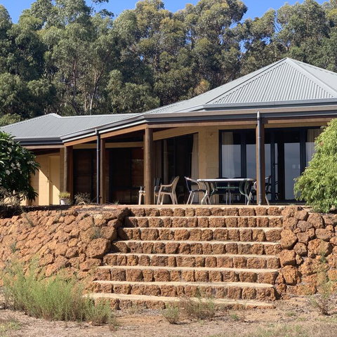 Rural Hideaway - Yallingup - Lightning Ridge Tourism 3