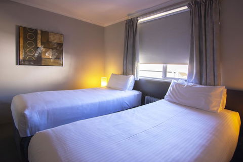 Rydges Horizons Snowy Mountains - Lightning Ridge Tourism 3