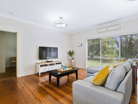 Rye Beach Holiday Home - Lightning Ridge Tourism 0