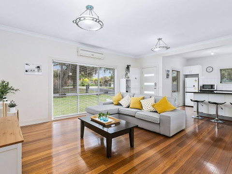 Rye Beach Holiday Home - Lightning Ridge Tourism 1