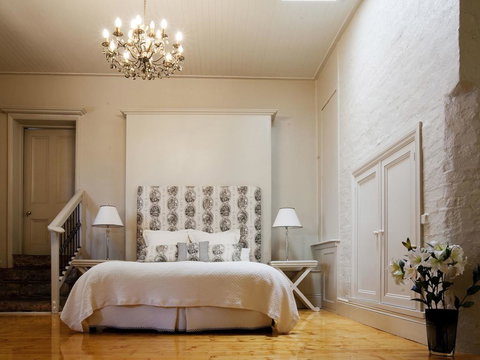 Saint Agnes Homestead - Lightning Ridge Tourism 3