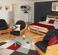 Salamander Beach Accommodation - Adults Only - Lightning Ridge Tourism