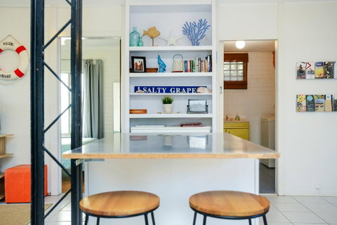Salty Grape Beach House - Lightning Ridge Tourism 0