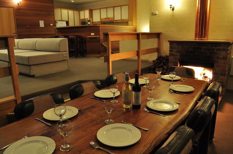 Salzburg Apartments - Lightning Ridge Tourism 1
