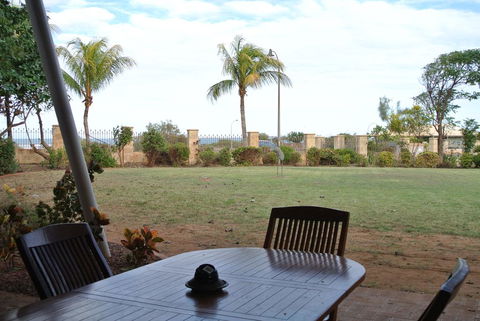Samson Beach Chalets - Lightning Ridge Tourism 1