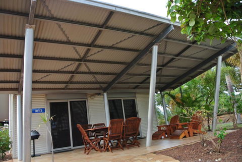 Samson Beach Chalets - Lightning Ridge Tourism 3