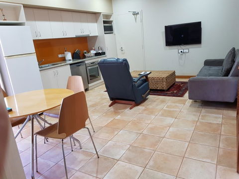 Samson Beach Chalets - Lightning Ridge Tourism 2