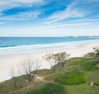 San Simeon Beachfront Apartments Tugun - Lightning Ridge Tourism