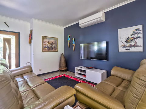 Sandy Feet Retreat Hervey Bay - Lightning Ridge Tourism 3