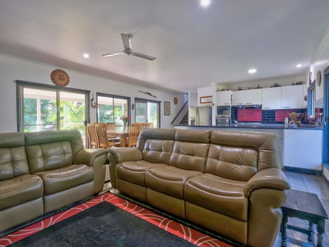 Sandy Feet Retreat Hervey Bay - Lightning Ridge Tourism 1