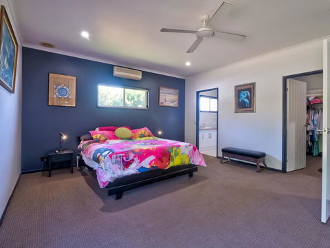 Sandy Feet Retreat Hervey Bay - Lightning Ridge Tourism 2
