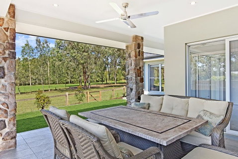 Santa Ana Retreat - Lightning Ridge Tourism 2