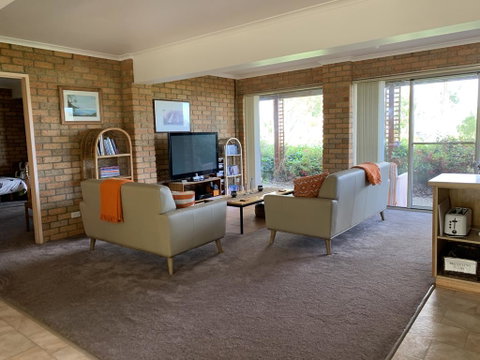 Sea Change Safety Cove - Lightning Ridge Tourism 2