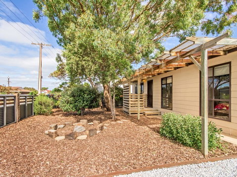 Sea Devine - Lightning Ridge Tourism 0