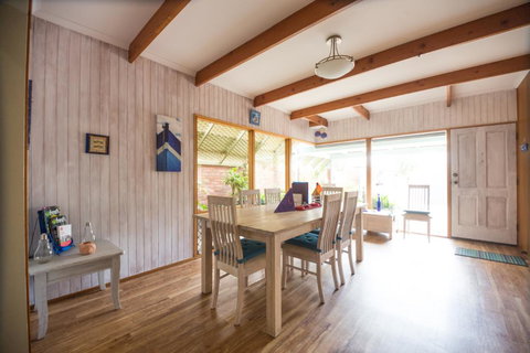 Sea J's, Brighton - Lightning Ridge Tourism 2