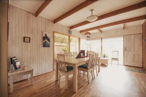 Sea J's, Brighton - Lightning Ridge Tourism 1