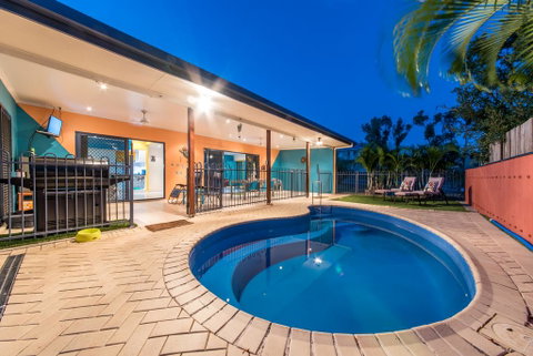 Seaside Hideaway- Hideaway Bay - Lightning Ridge Tourism 0