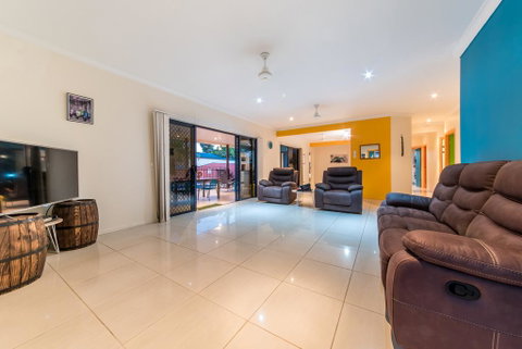 Seaside Hideaway- Hideaway Bay - Lightning Ridge Tourism 3