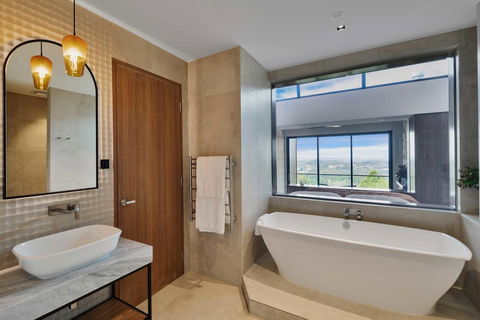 Sequoia Lodge - Lightning Ridge Tourism 0